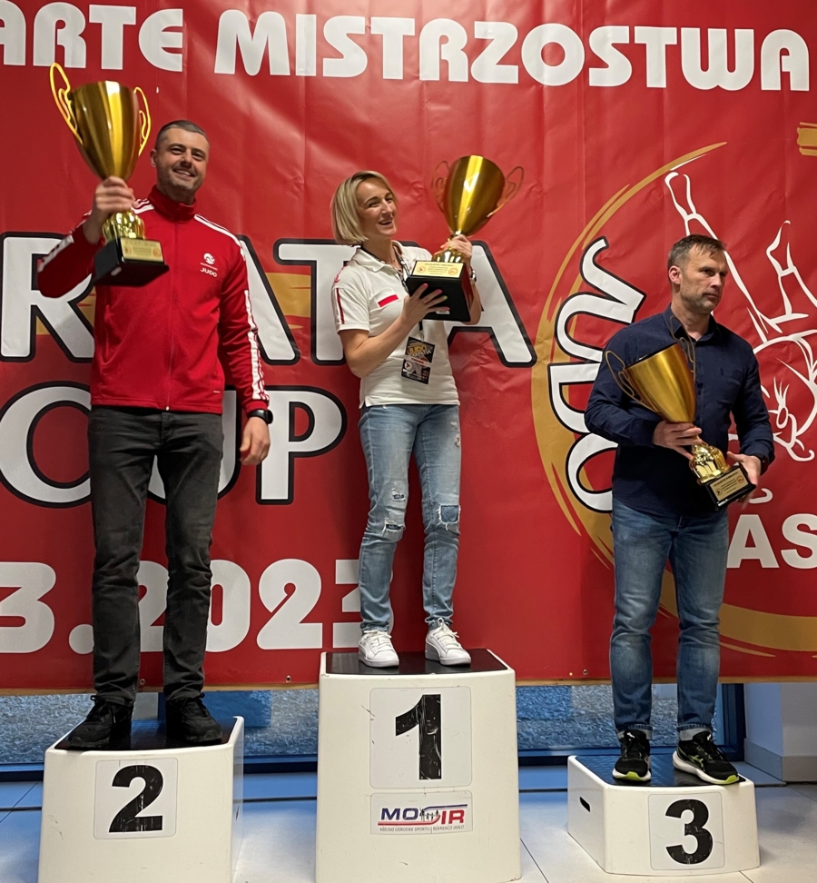 Trenerzy najlepszych w klasyfikacji drużynowej klubów uczestniczących w Międzynarodowym Turnieju Młodzików i Dzieci w judo „Carpatia Cup”
